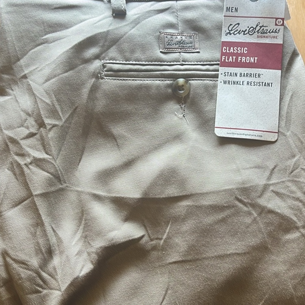 Levi's Men's Classic Flat Front Chinos - Beige